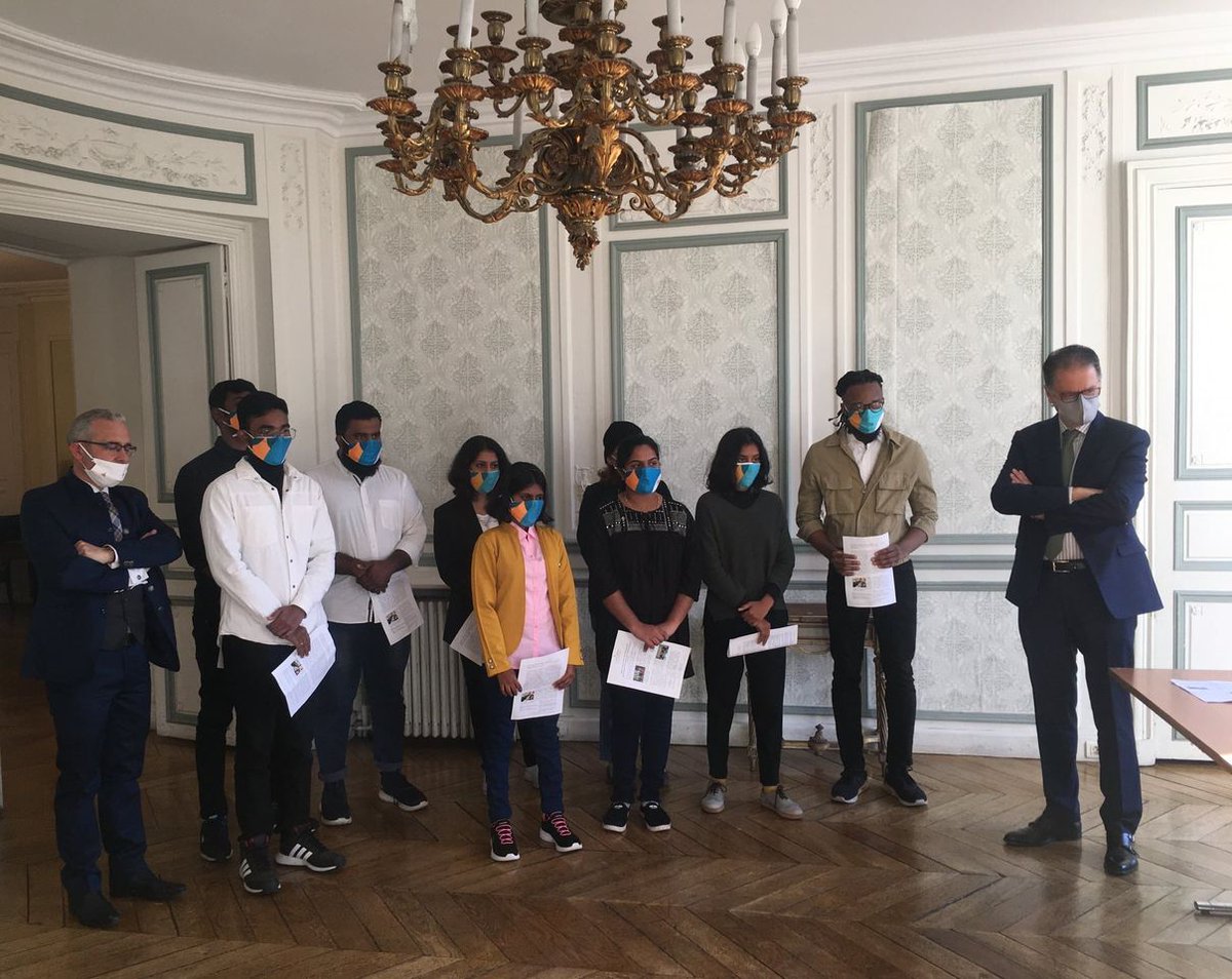 FondaSorbonne's tweet photo. Avec @Fond_Michelin et @BNPP2S nous souhaitons la   bienvenue à ARUN, ROSHNA, SHAMJAS, NEVIN, SHAHANA, DHARANEESWARI, ANAMIKA, ANSHITHA  DIYA ! Et un bon séjour à Ponchichéry #Inde à nos étudiants SOLENE, WILLIAMS, GODEFROY, CAMILLIA, ANDRIAN, ALEXANDRE ! https://t.co/YVo0m4IIGD
