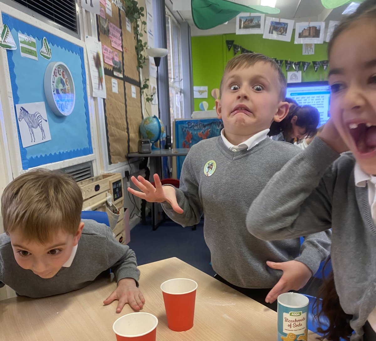 xMissWilliamson's tweet photo. Look at all these wide eyes and open mouths! This is what #ScienceWeek2022 is all about! Today in Year 1 we made volcanoes! 🌋 🌋🌋 @CastleHill_Ips @CH_Curriculum https://t.co/hjzRA3GIOL