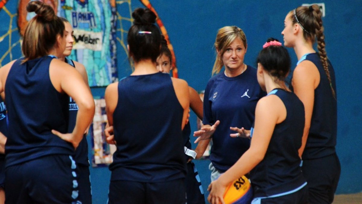 depor_fm's tweet photo. En 2019 fue asistente de la selección Mayor femenina tras haber dirigido al seleccionado femenino de 3x3 en los Juegos de la Juventud 2018 y en los Juegos Suramericanos de la Juventud en 2017 que terminó con medalla de oro. https://t.co/TazEO7Q0ZD