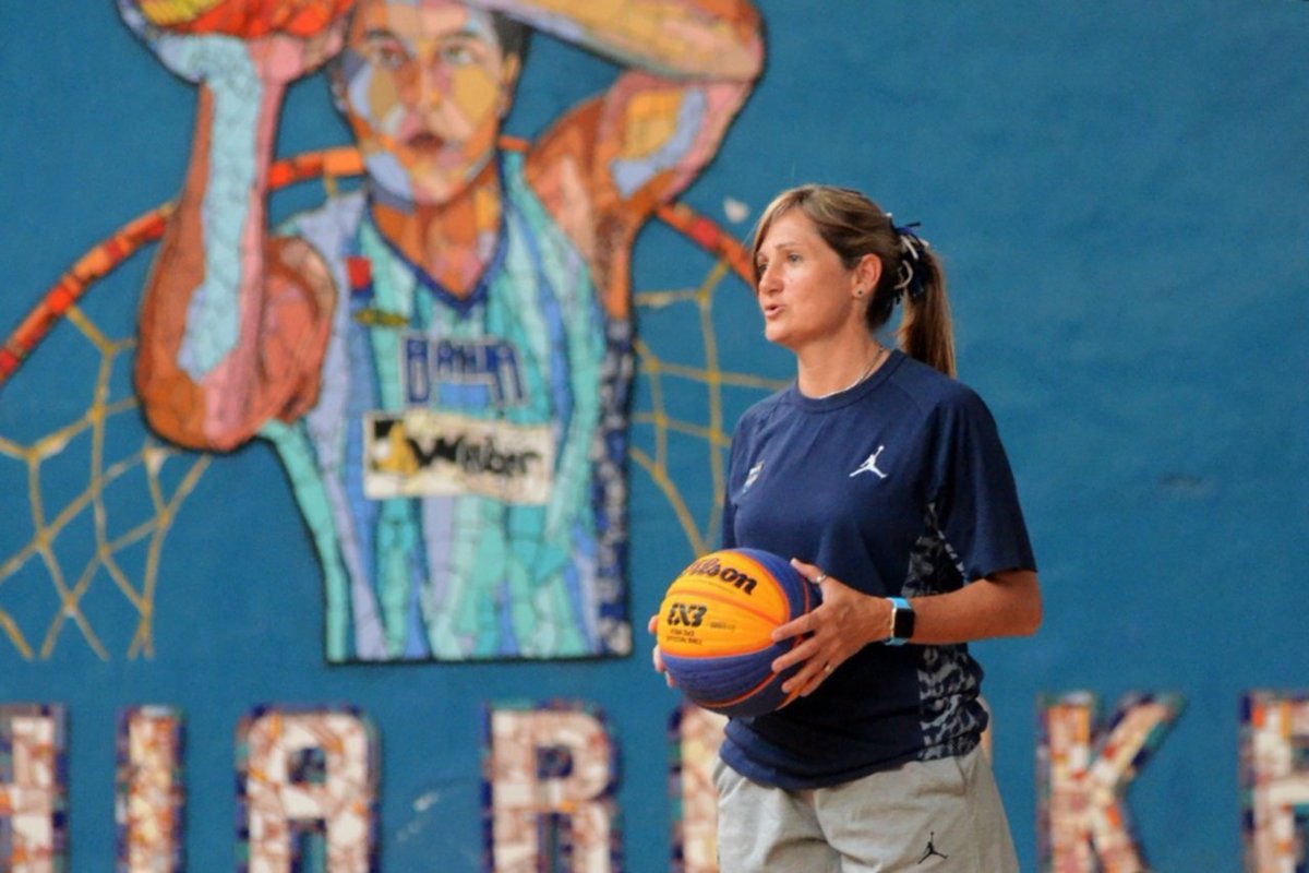 depor_fm's tweet photo. En 2019 fue asistente de la selección Mayor femenina tras haber dirigido al seleccionado femenino de 3x3 en los Juegos de la Juventud 2018 y en los Juegos Suramericanos de la Juventud en 2017 que terminó con medalla de oro. https://t.co/TazEO7Q0ZD