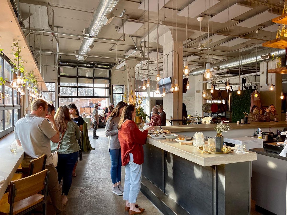 GreatExpKy's tweet photo. New venue alert: if you are looking for an industrial aesthetic for 100 people or less, check out  @wisebirdcider off Manchester. It definitely has possibilities and the price is right!  They could fit more if cocktail style.
#lexingtoneventplanner https://t.co/FvX4rvb070