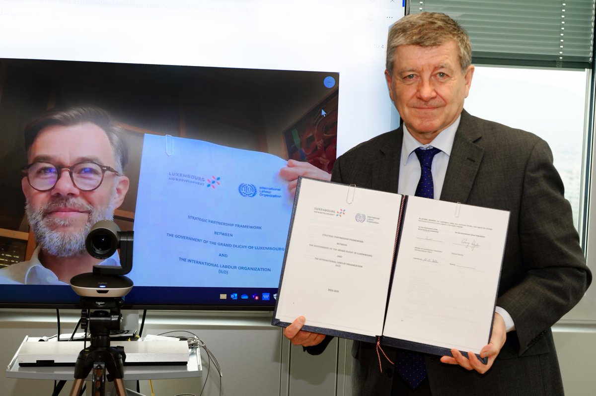 cooperation_lu's tweet photo. .@FranzFayot &amp; @GuyRider signed a new Strategic Partnership Framework (2022-25) in which 🇱🇺 contributes a total amount of 6.4 million € to @ilo to implement basic social security guarantees for all✍️We highly value our long-lasting relationship &amp; look forward to continuing it🤝 https://t.co/6gQDGzcvZ3