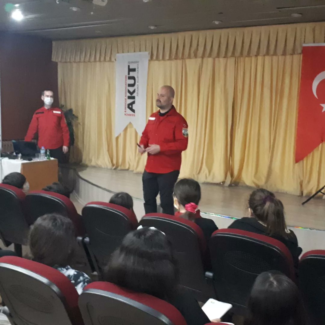 RemziSerif's tweet photo. AKUT derneği tarafından öğrencilerimize "Deprem Bilinçlendirme Semineri" yapıldı. Teşekkürler #akut 👏👏👏

@boduroga @ilce_mem @izmir_ilmem @tcmeb https://t.co/4HjqqARibL