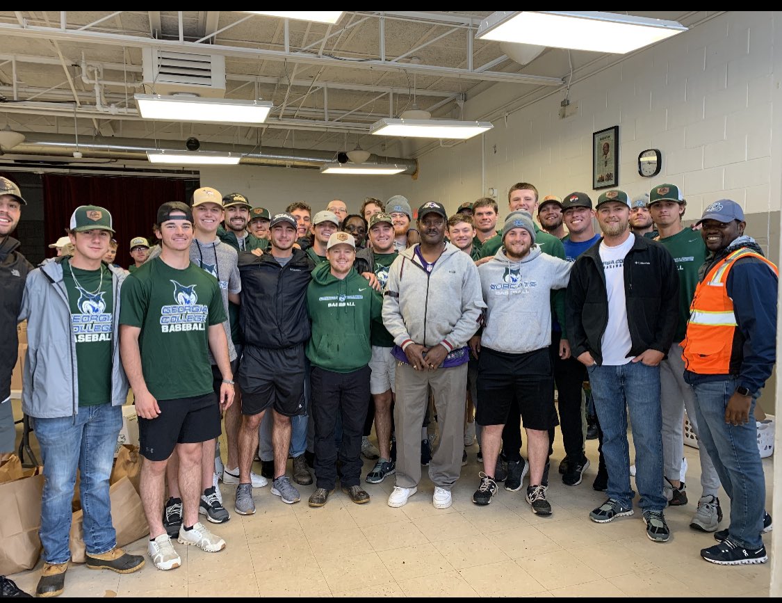 GCSUBaseball31's tweet photo. Handing out boxes of food on Spring Break. It’s not always about baseball. Being a servant leader is 🔑@GCBobcats https://t.co/DThbZurkX3