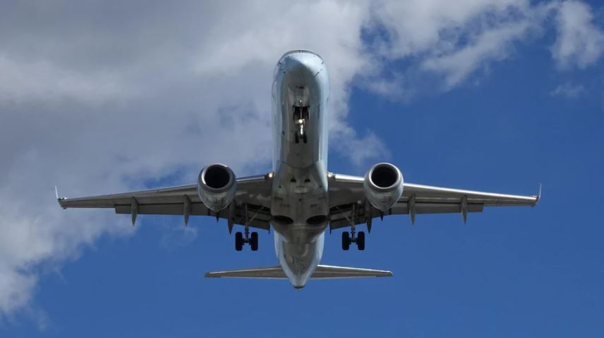 RomainSchue's tweet photo. Dès le 1er avril, les voyageurs voulant arriver au 🇨🇦 n'auront plus besoin d'obtenir un test négatif.

Des sources de Radio-Canada et CBC ont confirmé l'info.

Le gouvernement Trudeau en fera l'annonce d'ici la fin de la semaine, comme je l'avais indiqué la semaine passée #polcan https://t.co/Y4tOBrcqAo