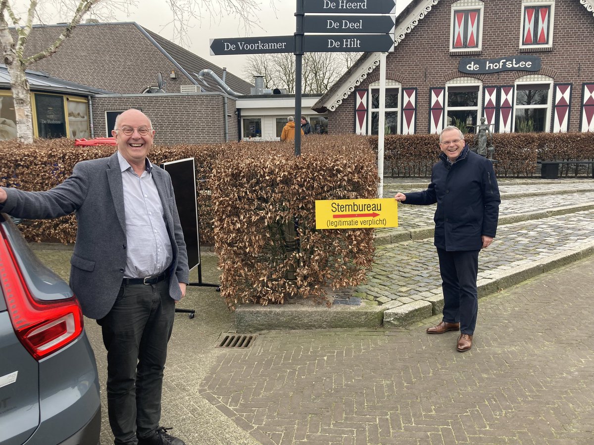 Met de nestor van de raad <a href="/GertPloeg/">Gert Ploeg</a> op pad langs stembureaus. Kiezers zijn nog welkom tot 21.00 uur.