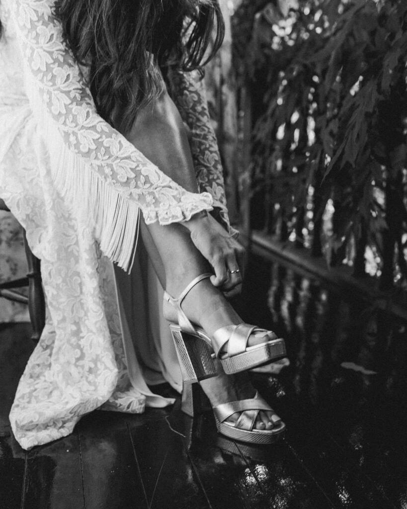 Lovely Bride Bea getting ready!

#immaclenovias #noviasreales #noviasdiferentes #noviasconestilo #noviasunicas #noviasboho #elegantbride #bohobride #stylishbride #realbride instagr.am/p/CbK3Wm9N0Ui/