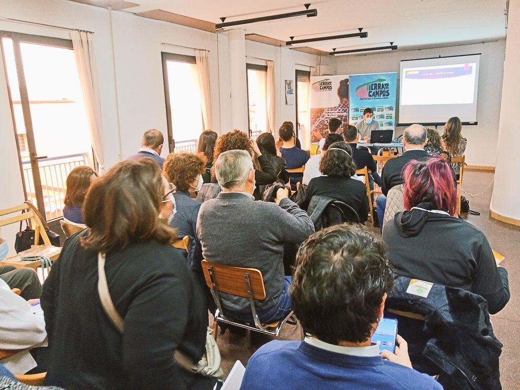 📷 Hoy hemos estado en <a href="/VILLABRAGIMA1/">VILLABRÁGIMA</a> con la jornada "Titularidad compartida en explotaciones agrarias", que desde el Colectivo Tierra de Campos hemos organizado en el marco de la Estrategia de Emprendimiento de la Mujer Rural. Gracias <a href="/jcyl/">Junta de Castilla y León</a>, @DGCyLy TC Distinto por acompañarnos