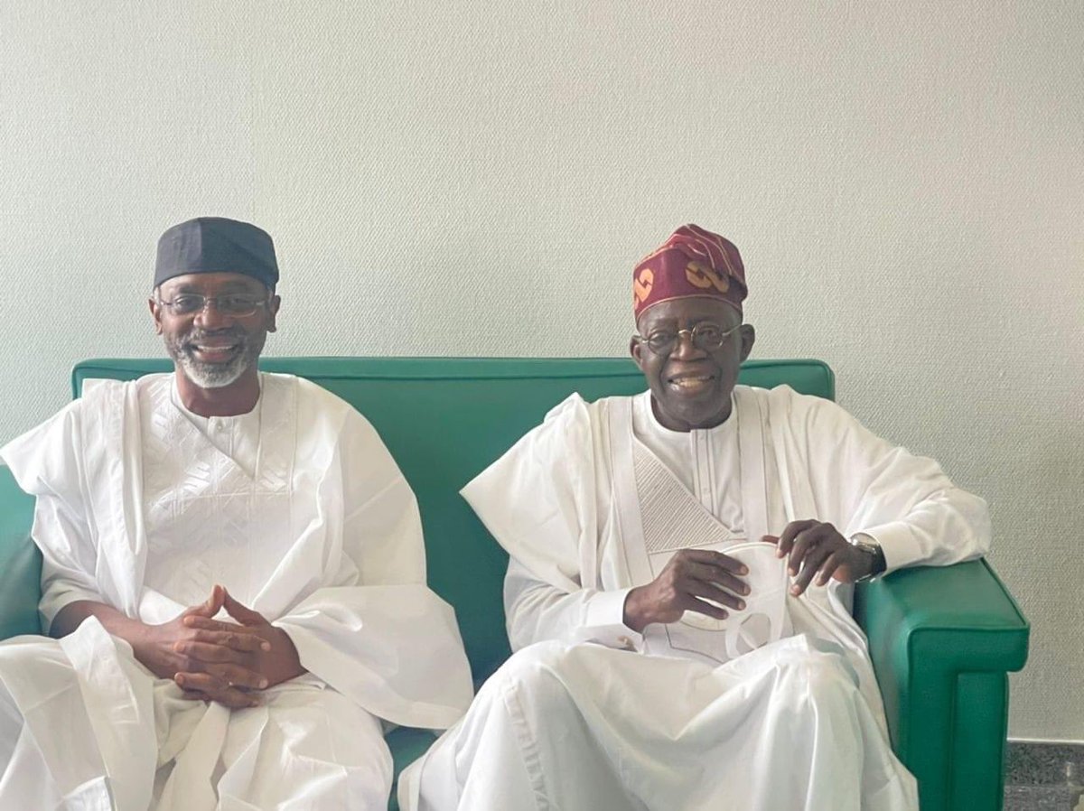 BREAKING
 Asiwaju Bola Tinubu visits the Speaker of the House of Representatives in his National Assembly office today as he arrives to consults with APC caucus regarding his Presidential ambition.

♾♾♾♾