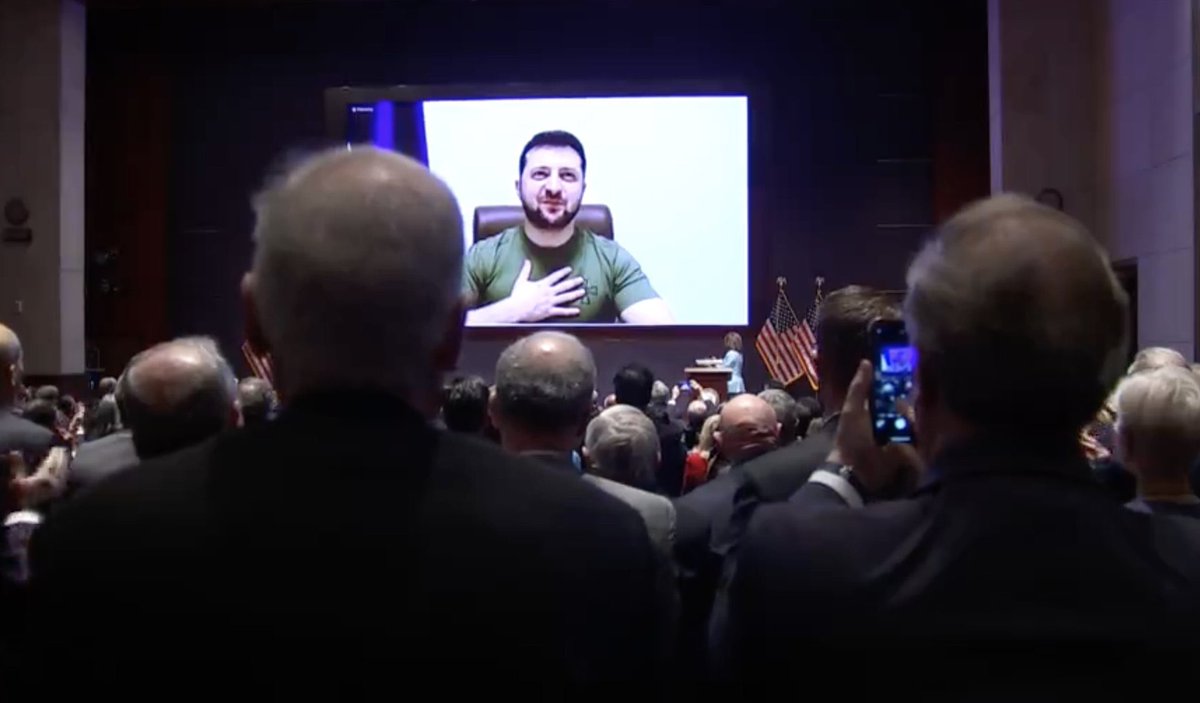 El presidente Volodimir Zelensky ante el Congreso de Estados Unidos y le envía un mensaje directamente al presidente Joe Biden: “Eres el líder de la nación, tu gran nación. Deseo que seas el líder del mundo. Ser el líder del mundo significa ser el líder de la Paz”.