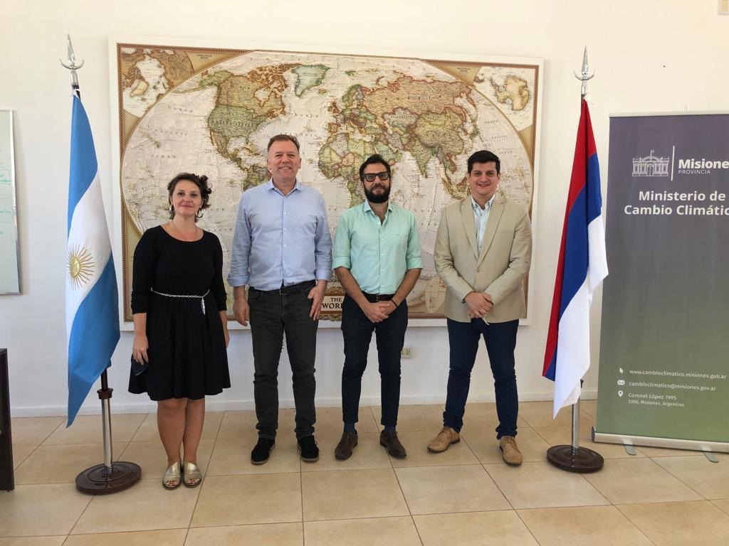 Estuvimos reunidos con <a href="/patlombardi/">Patricio Lombardi</a>  Ministro de Cambio Climático, <a href="/EdSaldivia/">Eduardo Saldivia</a> y <a href="/daianapozzi1/">Daiana Pozzi</a>   tratando temas de vital importancia para #Misiones 
¡Muchas gracias por convocarnos  y recibirnos!
