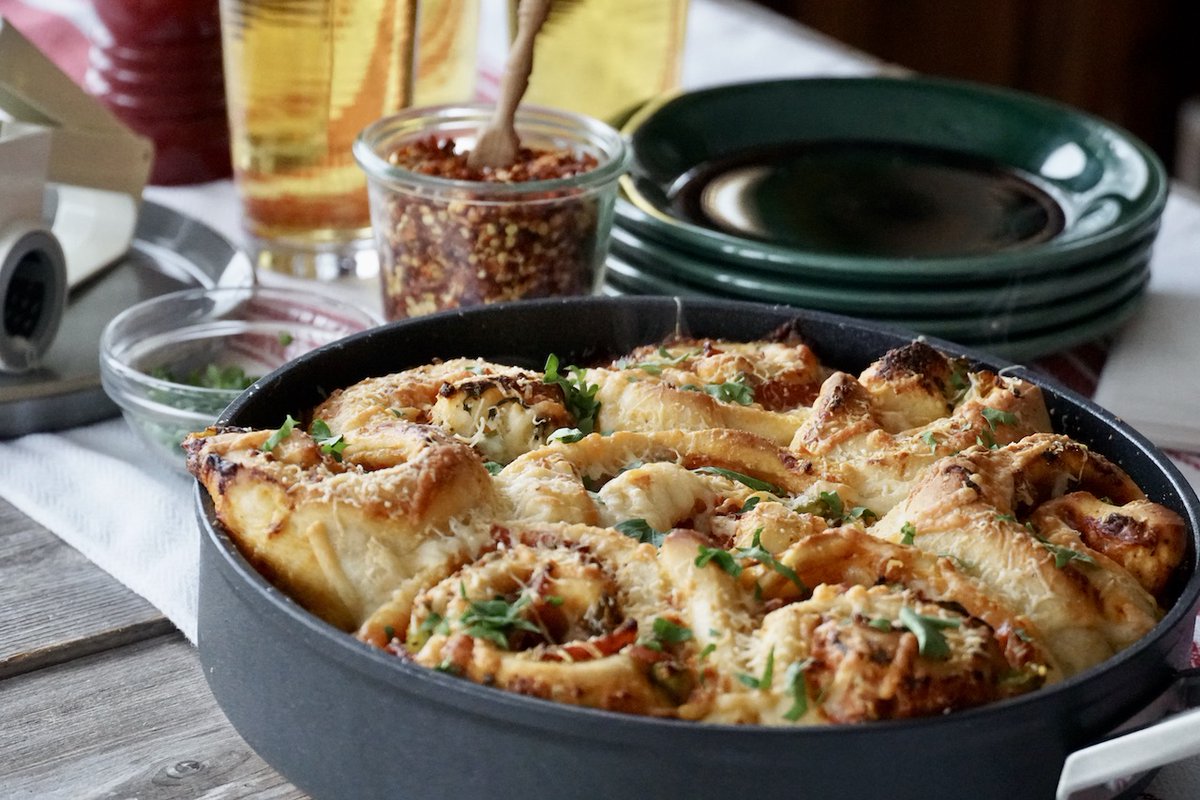 EASY SKILLET PIZZA ROLLS | Easy &amp; Delicious!! youtube.com/clip/UgkxUGvOP… via <a href="/YouTube/">YouTube</a>
