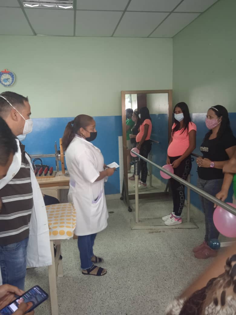 CDILosArales's tweet photo. CDI los Arales realizando charlas educativas a futuras madres  en el cervicio del SRI
#CubaVenezuela https://t.co/LDk03rfAxi