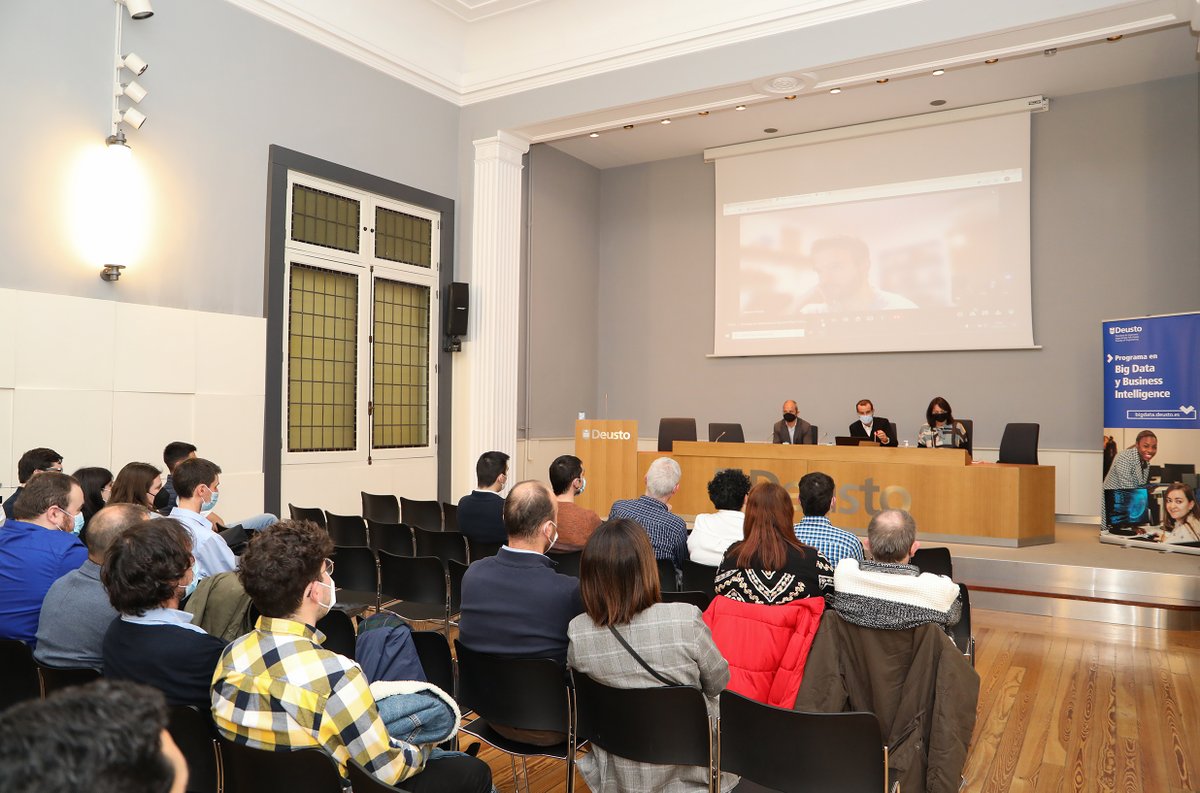 Smartup_Digital's tweet photo. Nuestro CEO, @DRuizUceta, tuvo la oportunidad de compartir su dilatada experiencia en el Mundo del #Marketing y de los #datos en una mesa redonda con Begoña Zapirain y Agustín Pineda. Moderada por @alrayon, los expertos expusieron las tendencias en #BigData para este 2022 @deusto https://t.co/gomK2nFcjm