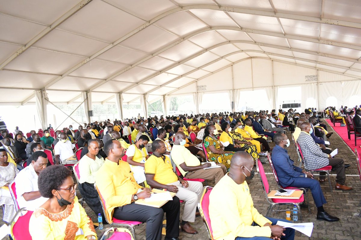 OfwonoOpondo's tweet photo. With one of the most humorous political elders #GenMosesAli at the @NRMOnline parliamentary caucus meeting today afternoon #Kololo Ceremonial Grounds. https://t.co/yYpvWwWYoc