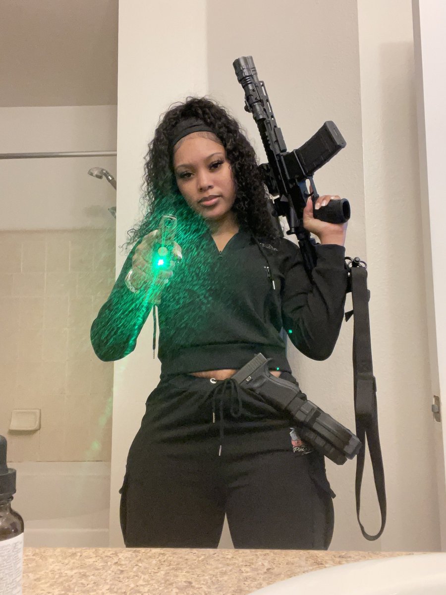 TakaraLee_'s tweet image. ITS GETTING TOO LOUD 🔊