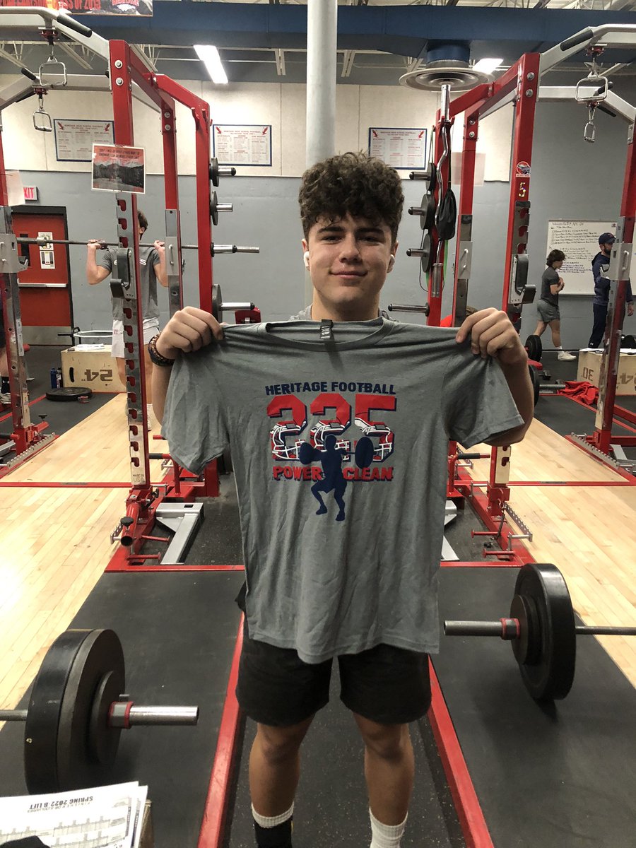 coachnolazy's tweet photo. Shout out to @Heritagefootbal stud, @DanielB68183237  on getting his #225clean shirt. Young man putting in loads of work in #thenest. https://t.co/9bBNCUde0z