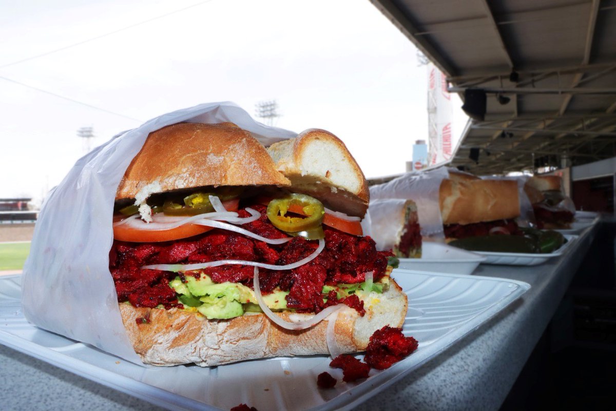 LMBBanorte's tweet photo. LONCHES DEL PAYO 🌮

✅ El tradicional platillo lagunero
✅ Pan francés elaborado artesanalmente, con mostaza y mayonesa
✅ Lonche mixto: aguacate, carne de puerco adobada, tomate y cebolla
✅ Con chile jalapeño y toreados

Vota aquí: https://t.co/f8zoO788NJ

#PlayOink🐽 https://t.co/VHtaBIdMwn