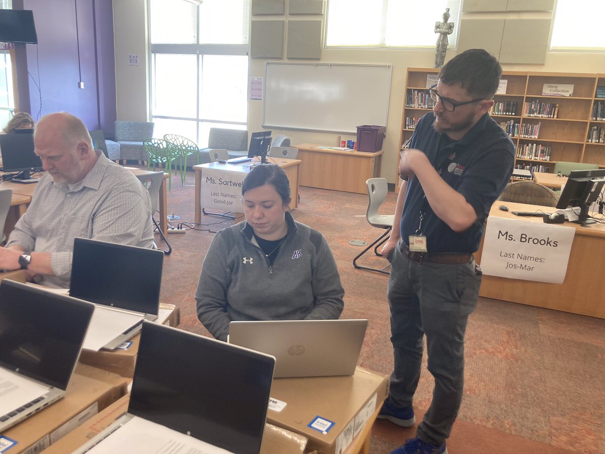 ArdreyKellHS's tweet photo. A new generation of technology facilitates a new generation of education. #newlaptops @ArdreyKellHS @CharMeckSchools
Thank you, CMS! https://t.co/9KYLW6iOrO