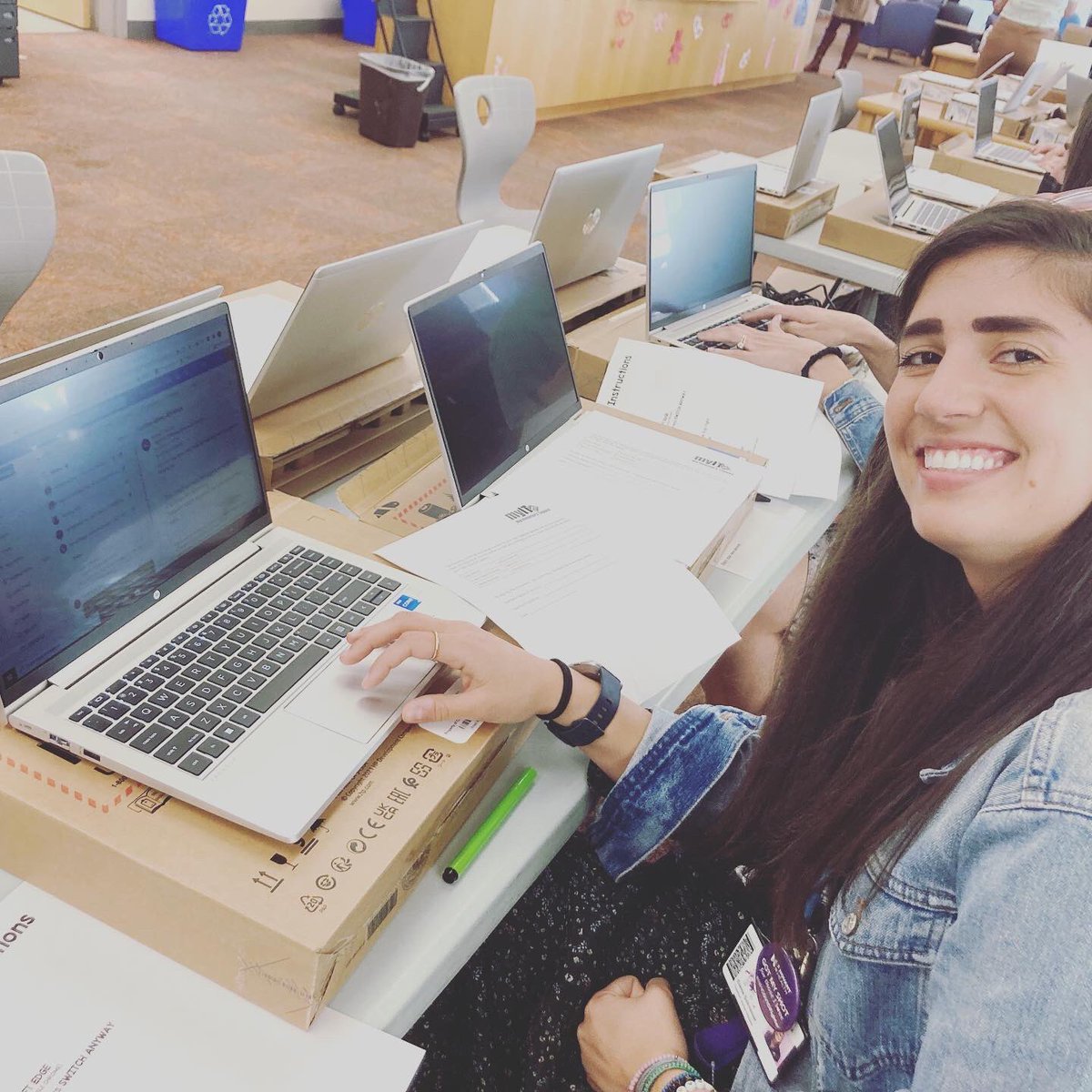 ArdreyKellHS's tweet photo. A new generation of technology facilitates a new generation of education. #newlaptops @ArdreyKellHS @CharMeckSchools
Thank you, CMS! https://t.co/9KYLW6iOrO