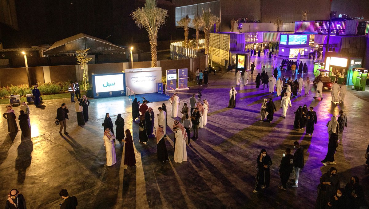 UPU_UN's tweet photo. #SaudiPost 🇸🇦 sets a new #GuinnessWorldRecord with the largest #postage #stamp in collaboration with @RiyadhSeason. The stamp is 5.95 square meters, made with materials used in actual stamps, and printed with ink specially made for stamps✉️
#philately https://t.co/ZiySU40dN1