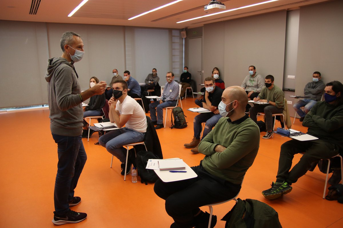 📚🧠 3º curso de psicología para los entrenadores del <a href="/valenciabasket/">Valencia Basket Club</a>

En este tercer curso se profundizará en lo que es un 𝙢𝙤𝙙𝙚𝙡𝙤 𝙚𝙙𝙪𝙘𝙖𝙩𝙞𝙫𝙤 𝙙𝙚 𝙖𝙥𝙧𝙚𝙣𝙙𝙞𝙯𝙖𝙟𝙚 como base educativa de la formación de personas y de mejora del rendimiento deportivo 🏀