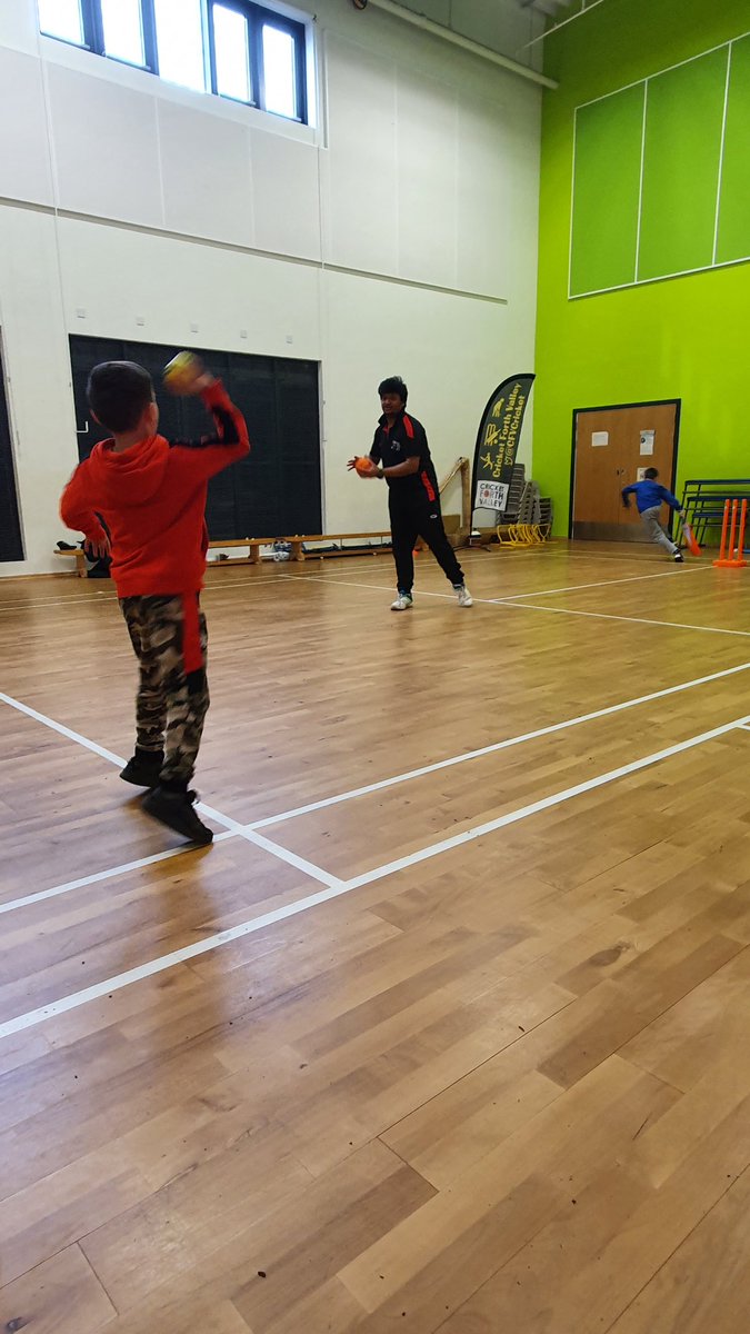 MissComrieSTN's tweet photo. Thank you to @CFVCricket for delivering a fantastic taster session to P3. Both classes had a super afternoon and we can't wait to continue playing cricket with the kit you kindly gave us. #stninsport https://t.co/TH0J7sZdwL