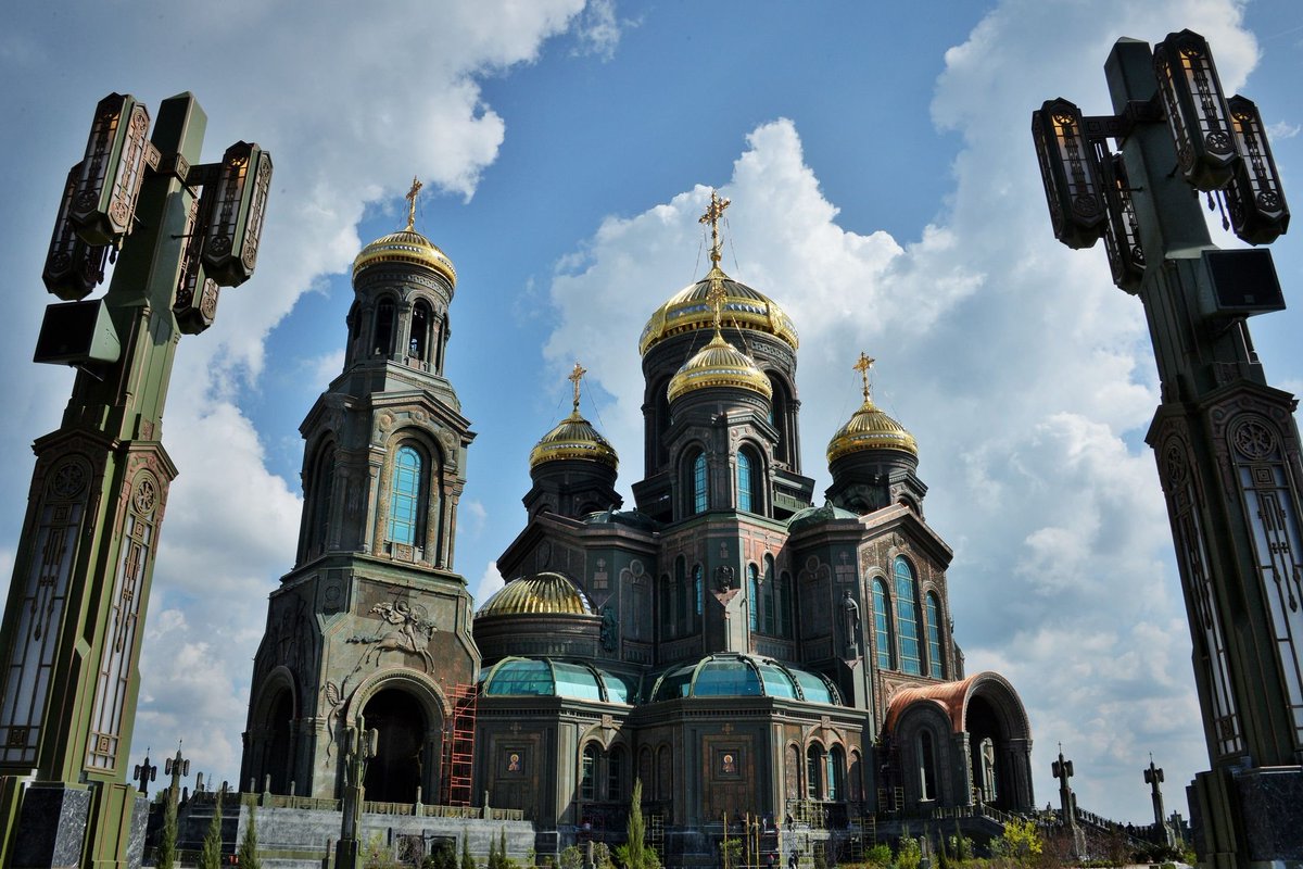 anotherartur's tweet image. Here's the "Cathedral of Armed Forces" in russia

The main russian religion is orthodox Christianity, but if you take closer look, you can clearly see that this is a cult of war

1/5