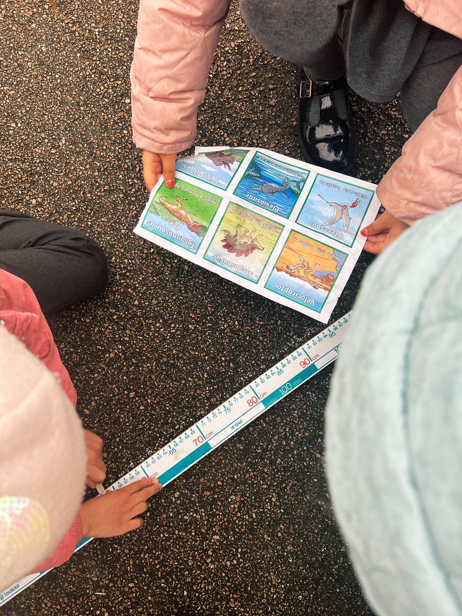 miss_bradfield's tweet photo. Today we measured the length and height of different dinosaurs using metre sticks 📏. We were shocked at the size of some of the dinosaurs!🦕 🦖 @PelhamPrimary_ @trustilluminate #dinosaurs #yeartwo #education https://t.co/TWF6tf2X5E