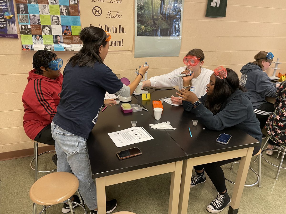 colemanbio414's tweet photo. I am so grateful to spend Biotech week w/ these amazing APBio students Module1 @edvotek #345 @CaseyGWright @DrJoeClark @kennedy_syllaba @emilydrinko_ @Andrew_Lastovka https://t.co/6B5KPjVDLc