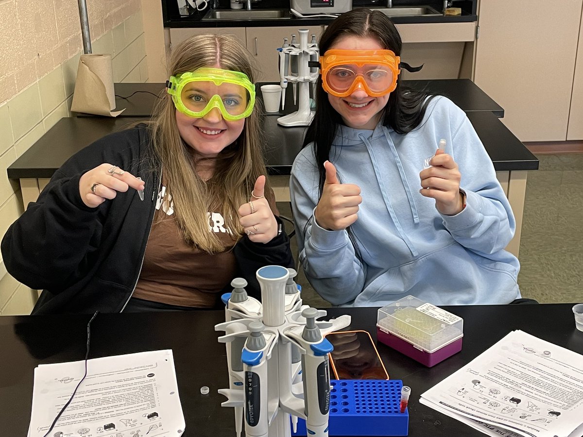 colemanbio414's tweet photo. I am so grateful to spend Biotech week w/ these amazing APBio students Module1 @edvotek #345 @CaseyGWright @DrJoeClark @kennedy_syllaba @emilydrinko_ @Andrew_Lastovka https://t.co/6B5KPjVDLc