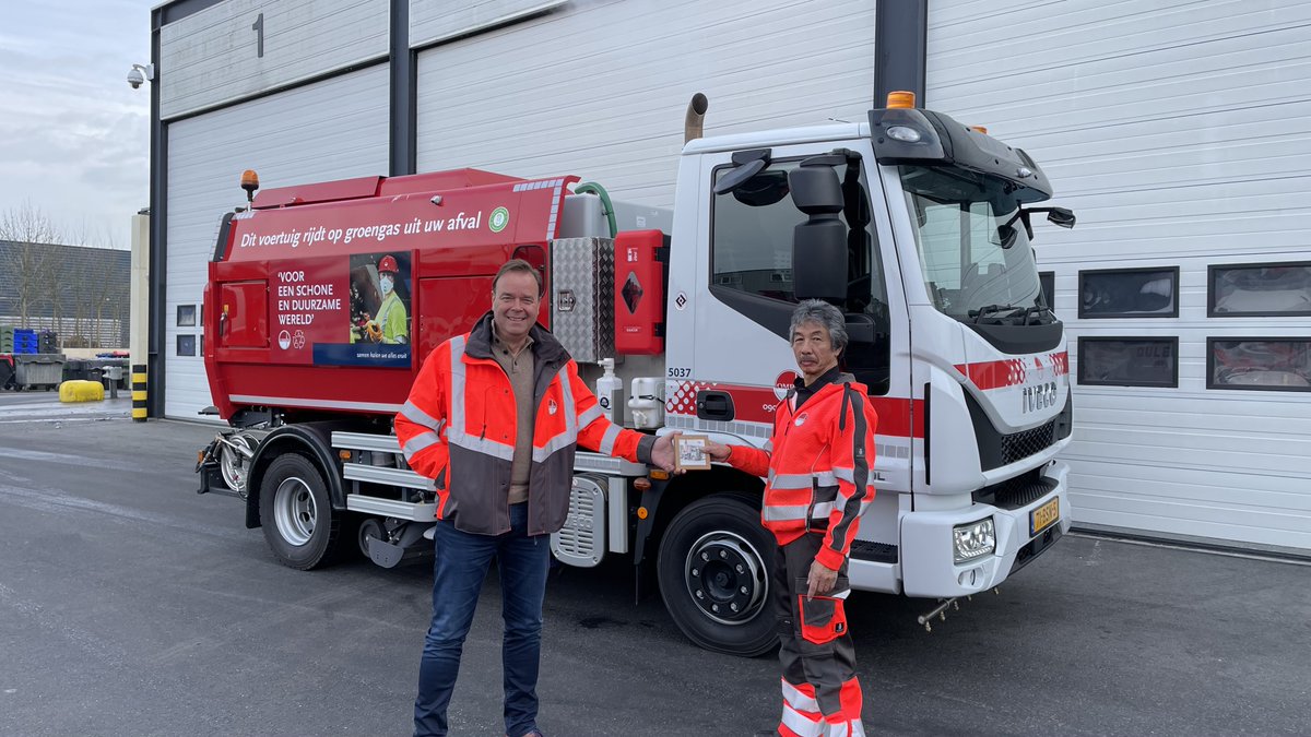 ♻️🚛| En wéér een nieuw groengas voertuig! Schoner, stiller en duurzamer. Nu een <a href="/IVECO/">IVECO</a> veegmachine, geleverd door Cornelis Bedrijfsauto's met <a href="/ScarabSweepers/">Scarab Sweepers</a>  door DHM-Wolvega. Voor @Harlingen en @Waadhoeke.  Samen voor een schone en duurzame wereld! #Omrin #Iveco #Duurzaam
