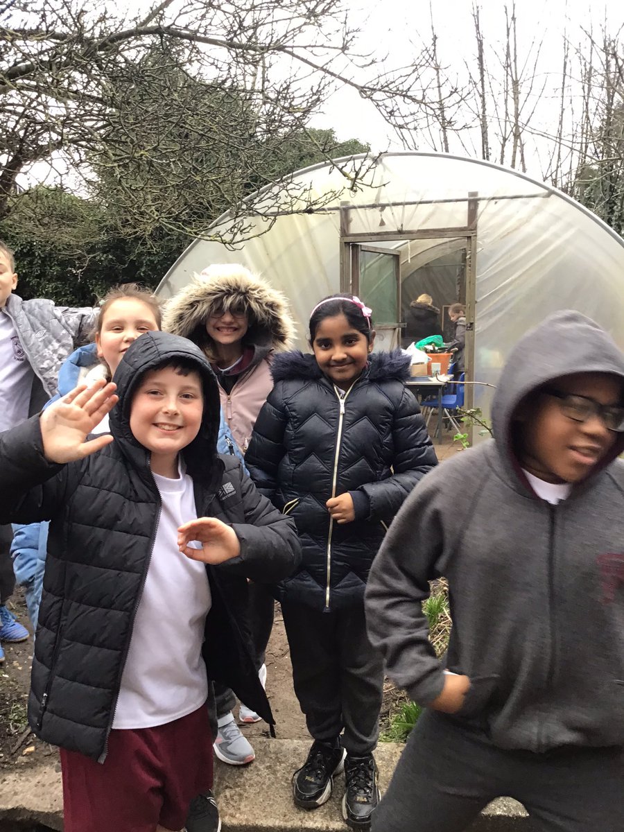 StCeciliascjs's tweet photo. 5-2 had some time at the allotment this afternoon for the STEM week theme of Growth. We planted red pepper and yellow pepper seeds.🌻🪴💐🌾🌸🌼🫑🌶 #stceciliasscience #STEM #BritishScienceWeek https://t.co/SvRu0plWwO