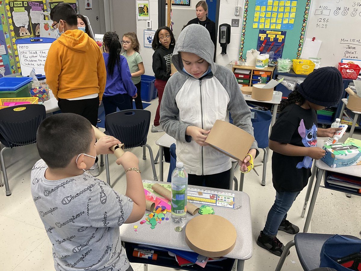 _hase1's tweet photo. First graders are busy making leprechaun traps with their buddies today! #lane126 https://t.co/s8CyltHojD