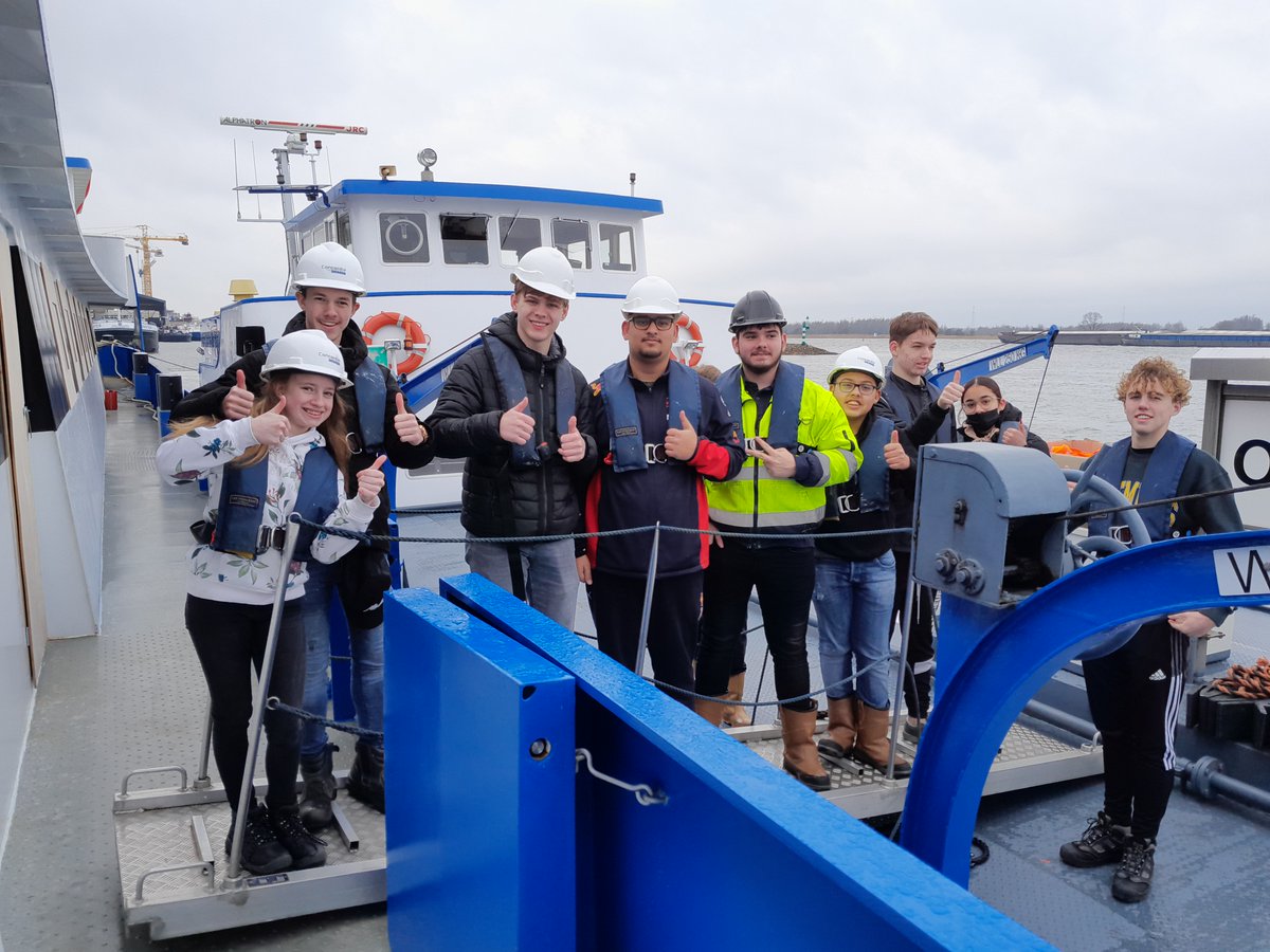 Vierdejaars studenten van de opleiding Matroos binnenvaart namen zelf een kijkje op hun nieuwe opleidingsschip Ab Initio! Op dit moment wordt het schip nog verder afgebouwd. We kunnen niet wachten tot september, dan kunnen we gaan varen en les aan boord geven. #abinitio #stc