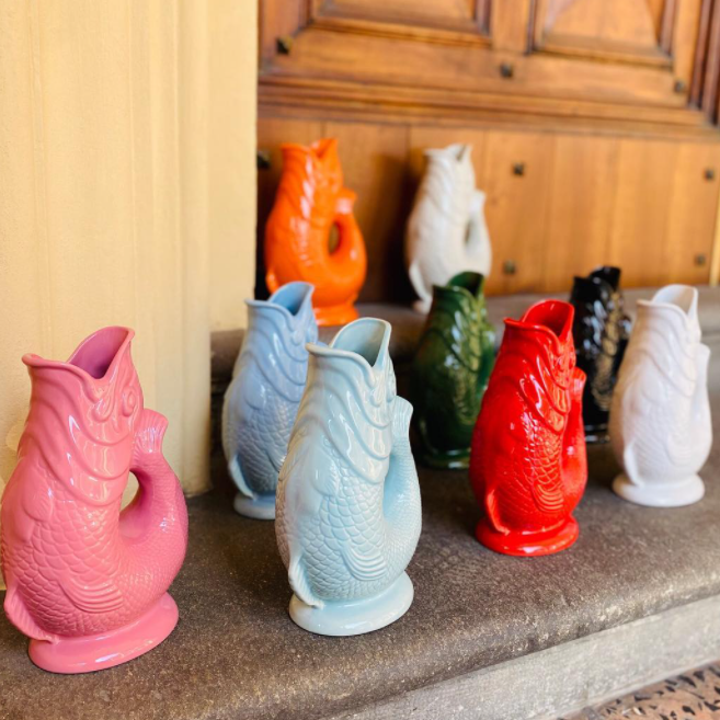 A beautiful shot of our Gluggle Jugs in an array of colours 🌈

With so many colours and sizes to choose from, how do you possibly decide on just one?

Let us know in the comments what your favourite colour is!

📸: @abacantohome (on Instagram)