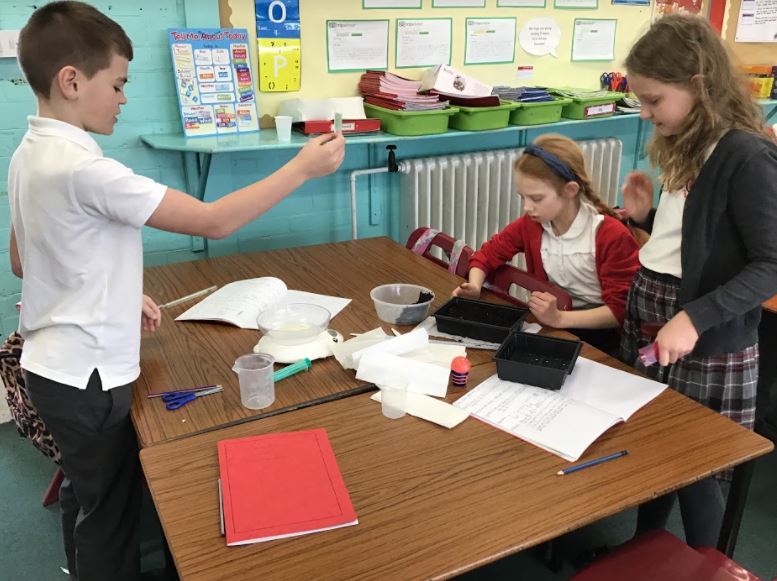 Carolside_PS's tweet photo. P5c carrying out their experiment with cress seeds - looking at a fair test and each group changed one variable in their experiment. #CPSSTEAM #ERSTEM #BSW22 https://t.co/DsrZxIWBMt
