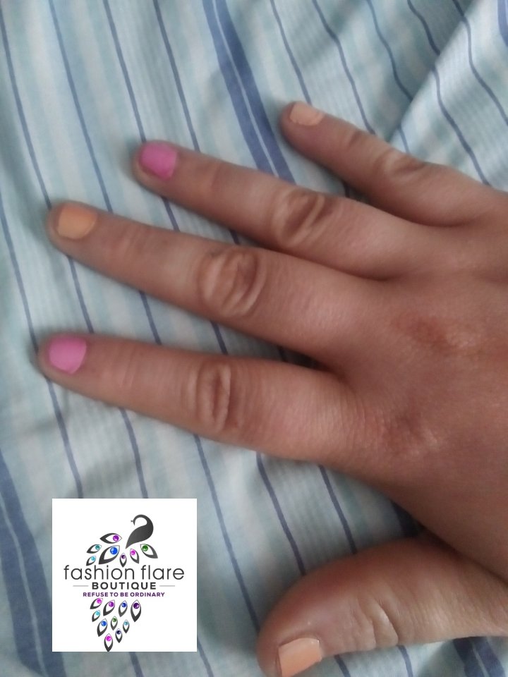 amby_e's tweet photo. Can you guess wich color is from our boutique? 
#guessinggame #pink #orange #stickernails 

https://t.co/pgAxt73oXC https://t.co/otfzDPF89A