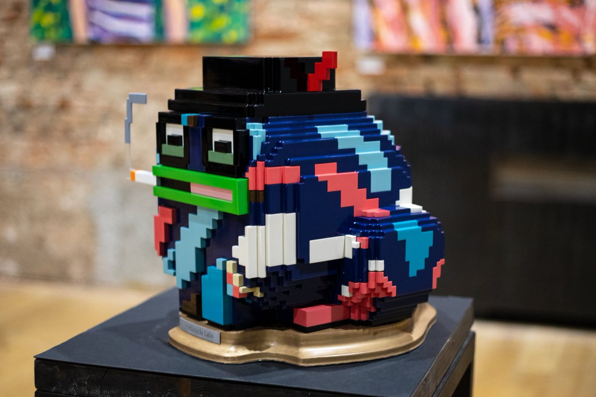 CozomoMedici's tweet photo. Gm. I recently received an extraordinary gift. 

Big Top Toadenza, 3d printed from nearly 100 parts, by @MichelangeloLb. It's a half a meter tall in person!

Thank you frens, what you are doing is very special🕊️ https://t.co/kIbBa0650l