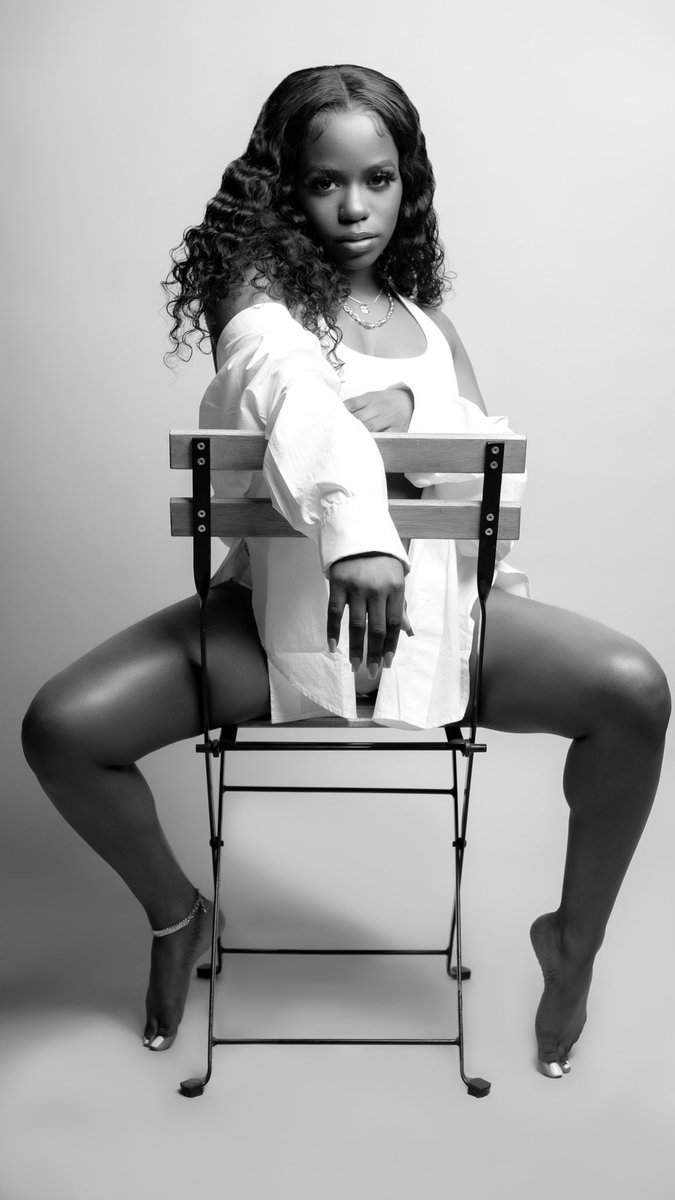 MszHalle's tweet photo. Y’all tell @jaenicdee happy birthday! Let her know she some pressure but don’t do too much now, we can fight. #HELLZSHOTIT 📸🔥 me duh! https://t.co/bJ6kFWGyVt