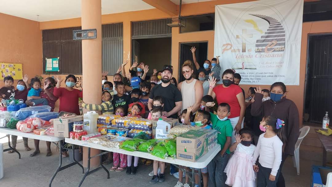 FundacionSolmar's tweet photo. Buen día! 🎉

👉 Los voluntarios que se toman un día de sus vacaciones para ayudar a otros... es invaluable👏!

¡Gracias familia Tate! https://t.co/BIUW7O9u8V