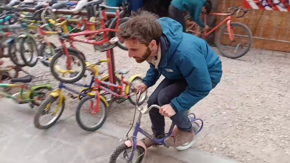 ciclostile_csb's tweet photo. Qualche mese fa, un asilo di #Trento ci ha chiesto aiuto per riparare delle #nanobici.

Siamo al controllo qualità!

Questa e altre attività sono completamente autogestite e non sarebbero possibili senza le donazioni di chi viene a trovarci al @csabruno. Grazie! https://t.co/TUWX4GXi9y
