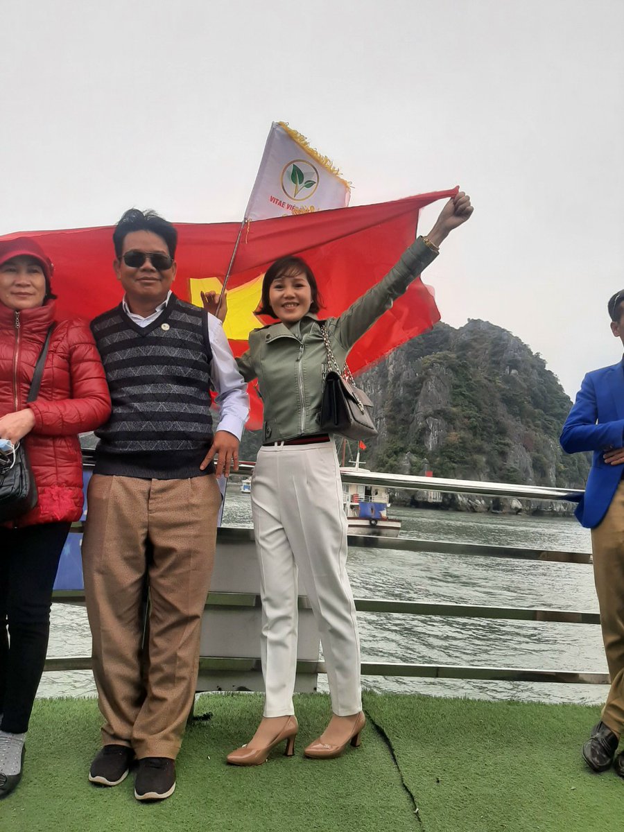 ThungTham's tweet photo. Chúng tôi yêu cầu nhà nước Bỉ .Mở lại Website https://t.co/NYm30TK6nX và trả lại tài sản cho 230000 người dân vô tội. Đồng thời làm rõ việc ông thẩm phán Phillippe Van Linthout cướp tài sản bất hợp pháp. Tội không thể dung thứ 😠😡 https://t.co/XZZGXe9Wzg https://t.co/GFU0Nb0Vg8
