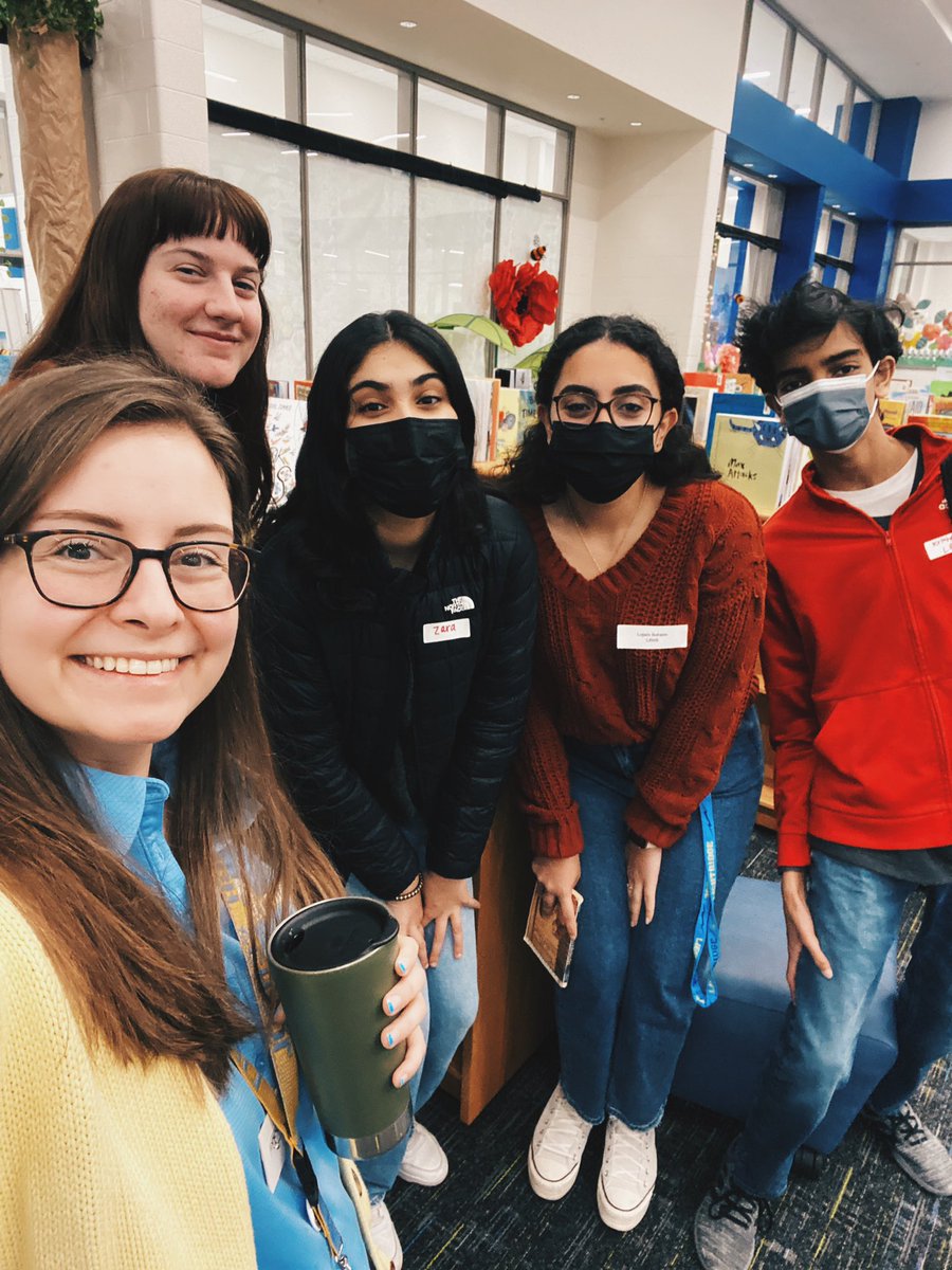 MrsClearyReads's tweet photo. English Honor Society volunteers spent the best morning at @HovatterES. We had a blast helping young students find a passion for reading at Breakfast with Books! Thank you to the amazing counselors at Hovatter who helped to create this weekly event 💙💛 @Lightridge_LCPS https://t.co/likDGsoQqD
