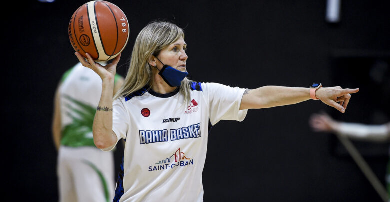 depor_fm's tweet photo. #TriplePorLaIgualdad
En el marco del mes Internacional de la Mujer, destacamos a Laura Cors, quién en el año 2020 se convirtió en la primera mujer en integrar un staff técnico en la Liga Nacional de basquetbol argentina. https://t.co/yTGpodYYpU