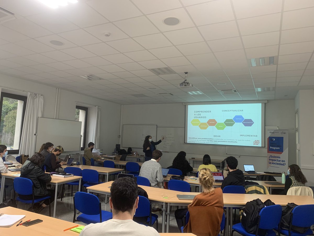 deustoEmprende's tweet photo. 💫¡Arrancamos la segunda sesión de #DeustoSIP Social Innovation Programm!

🧠Estamos trabajando en el diseño de proyectos #sociales mediante la metodología Human Centered Design con @alex_filiatreau fundadora de @Apitropik 

😊¡Muchas gracias por la sesión Alex! https://t.co/nZdXOXPGG0
