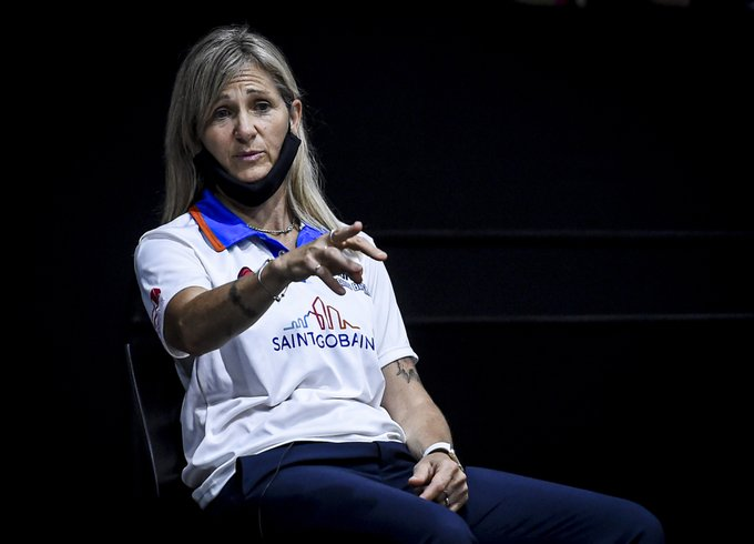 depor_fm's tweet photo. #TriplePorLaIgualdad
En el marco del mes Internacional de la Mujer, destacamos a Laura Cors, quién en el año 2020 se convirtió en la primera mujer en integrar un staff técnico en la Liga Nacional de basquetbol argentina. https://t.co/yTGpodYYpU