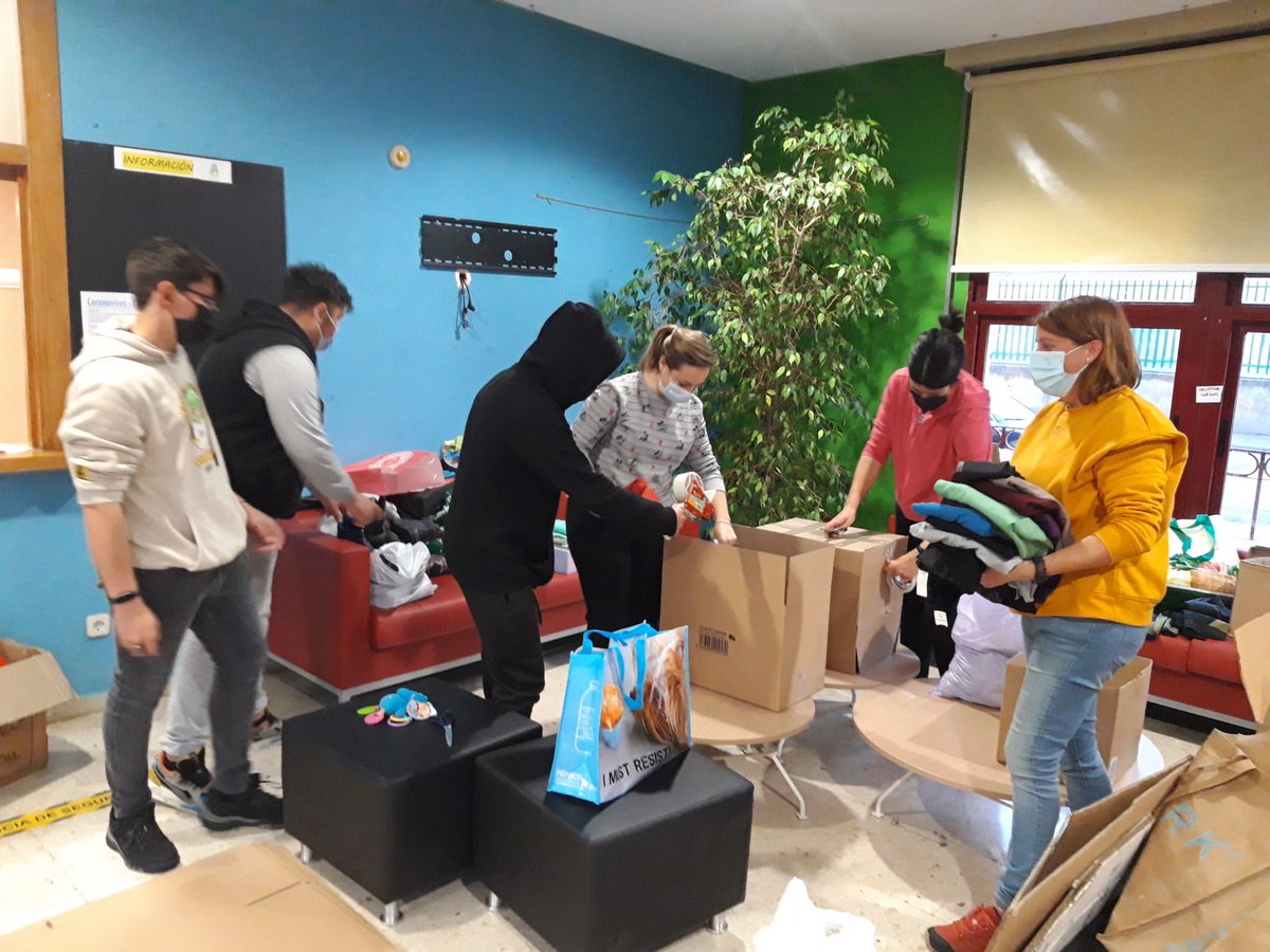 El equipo de infancia de Coslada comprometido

Jóvenes y adultas juntas en la recogida de productos de primera necesidad para niños y niñas afectados y afectadas por la Guerra en Ucraniasie