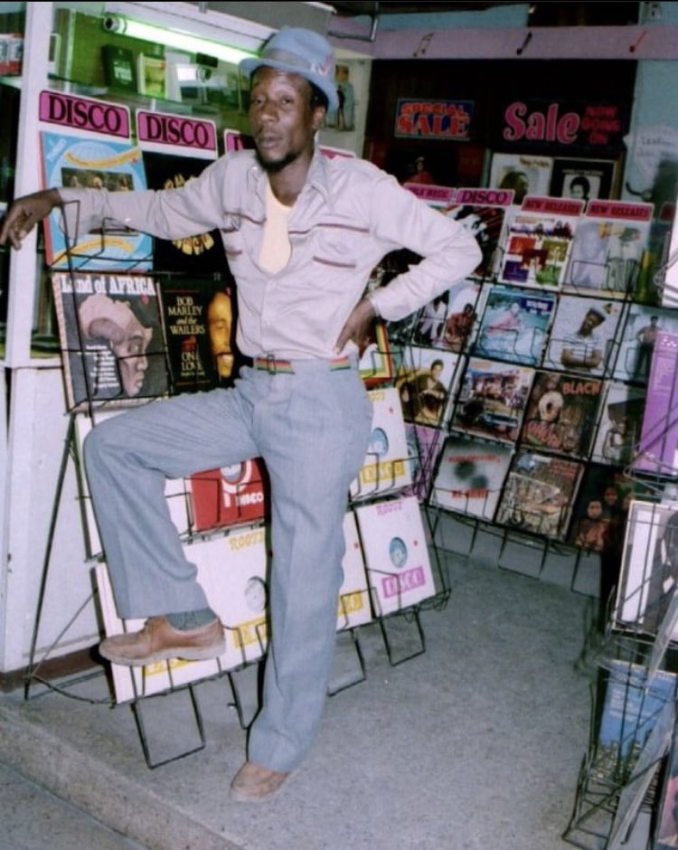 HeySpinThatShit's tweet photo. Miรฉrcoles โฆ #NormanWatson fundador de #RealityRecords y el sello #GreedyPuppy en #Jamaica ๐ฏ๐ฒ ๐๐๐ป๐ฉ๐๐ปsigan girando #heyspinthatshit https://t.co/YJhR0w8IwE