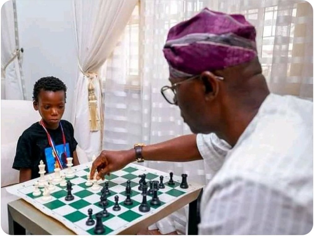 Mindset_Post's tweet photo. Nothing will separate Sanwo-Olu from PR Disaster!!

Why is he moving the white piece?
😂🤣😂😂😂🤣😂

#chess https://t.co/CamCJCHygm